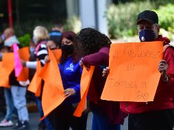 La tarde de ayer martes, familiares de niños con cáncer bloquearon el acceso al AICM para garantizar el suministro de medicamentos oncológicos. SUN / ARCHIVO