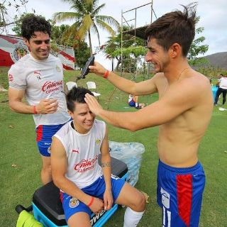 En Chivas novatean a Pavel Pérez, Christian Pinzón y Diego Campillo