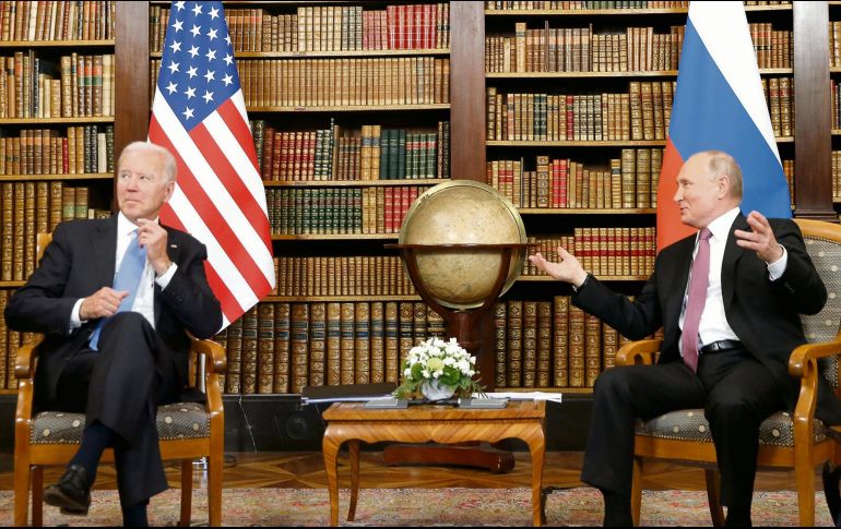 Joe Biden y Vladimir Putin, durante la cumbre entre EU y Rusia en Villa La Grange. EFE/D. Balibouse