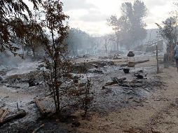 INCENDIO. Así quedó una de las aldeas afectada por el conflicto. AP