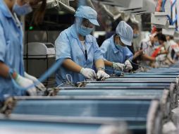 La industria continúa vulnerable ante los riesgos derivados de una serie de problemas en las cadenas de suministro globales. AFP /ARCHIVO