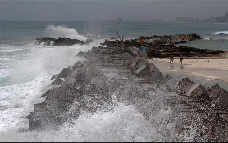 Las tormentas podrían acompañarse de descargas eléctricas, fuertes vientos y posible caída de granizo,. EFE/ARCHIVO