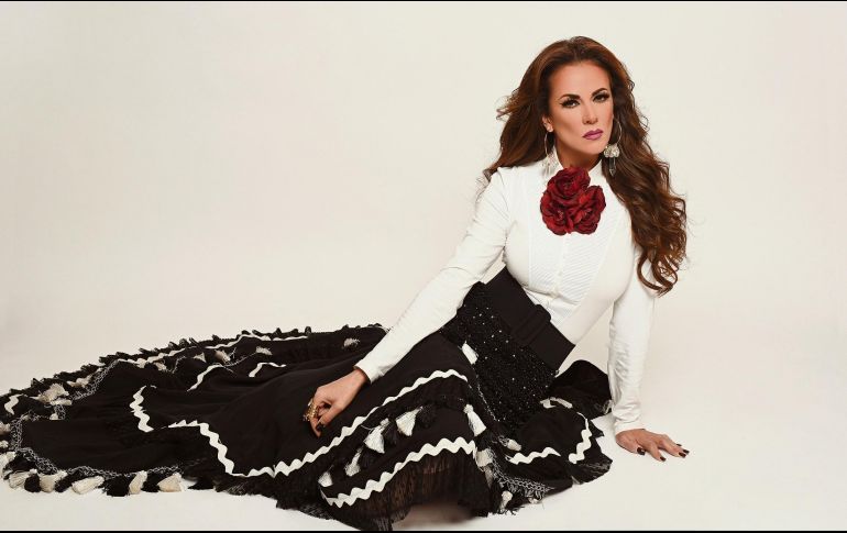 Edith Márquez. La actriz y cantante se siente feliz por participar en la pelea de Julio César Chávez. ESPECIAL