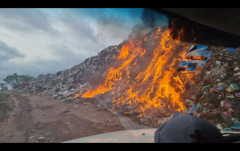 El incendio, que inició hace una semana, es el sexto desde 2019 en este relleno sanitario. ESPECIAL