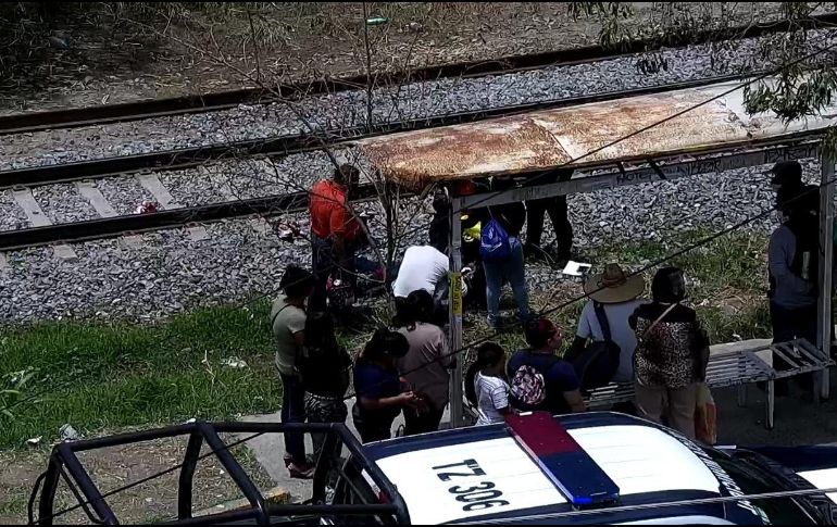El accidente ocurre en en el tramo al que se llega sobre la carretera Tlajomulco a Santa Fe en el ingreso al fraccionamiento Colinas del Desarrollo. ESPECIAL