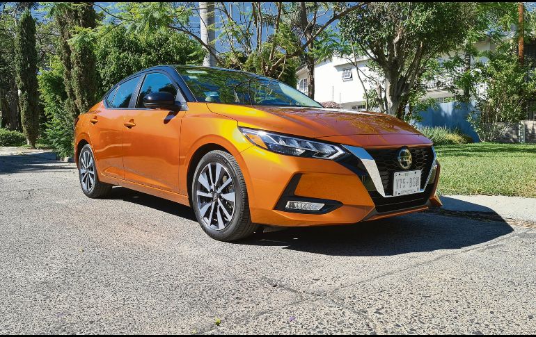 Atractivo. Sin duda, el Sentra es uno de los sedanes más bonitos en México y prueba de ello es el imán de miradas y elogios que la gente hacía por su diseño. EL INFORMADOR/M. Castillo