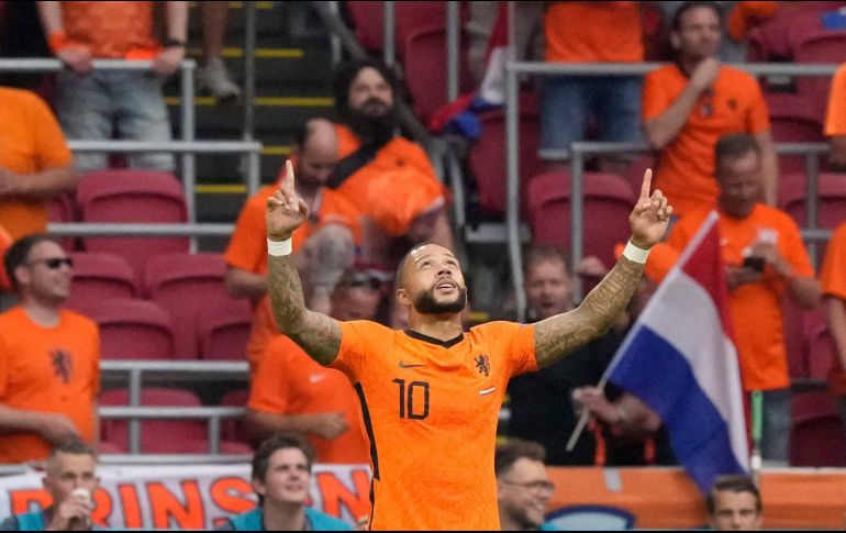 Depay firmará por el conjunto azulgrana hasta el 30 de junio de 2023. AFP