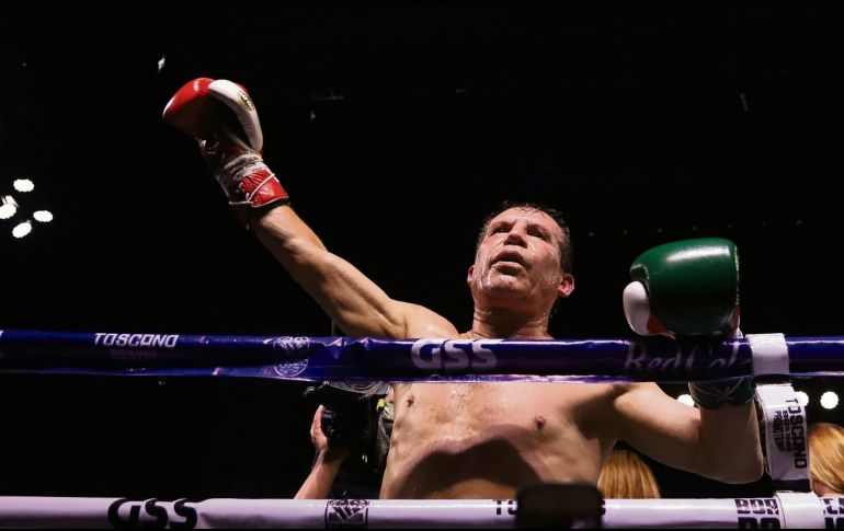 Después e su pelea, Julio César Chávez pasó la estafeta a 