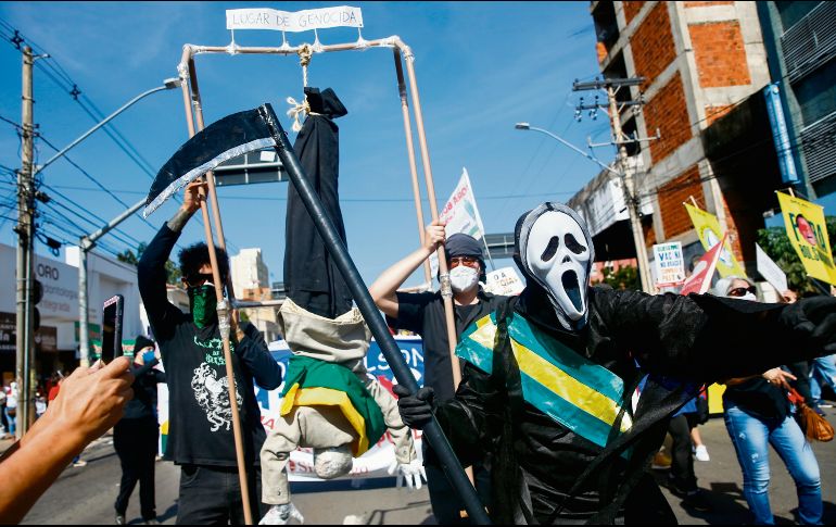 Brasil reportó ayer 500 mil 800 defunciones por coronavirus y casi 18 millones de contagios. EFE/A. Valdés