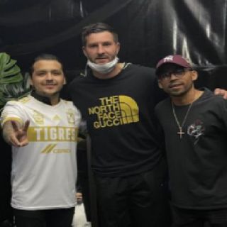 Jugadores de Tigres acuden al concierto de Christian Nodal y se toman foto