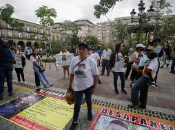 En el pliego petitorio entregado se solicitaba una reunión con las autoridades estatales para que se comprometan a cumplir las leyes en materia de desaparecidos. EL INFORMADOR / F. Atilano
