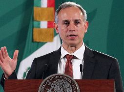 El subsecretario de Prevención y Promoción de la Salud, Hugo López-Gatell, convoca a mantener las medidas de sana distancia, estornudo de etiqueta y frecuente lavado de manos. EFE / J. Pazos