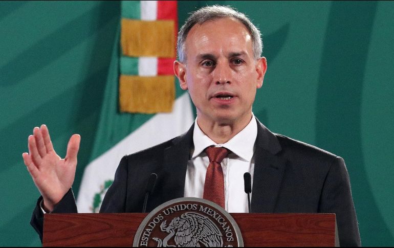 El subsecretario de Prevención y Promoción de la Salud, Hugo López-Gatell, convoca a mantener las medidas de sana distancia, estornudo de etiqueta y frecuente lavado de manos. EFE / J. Pazos