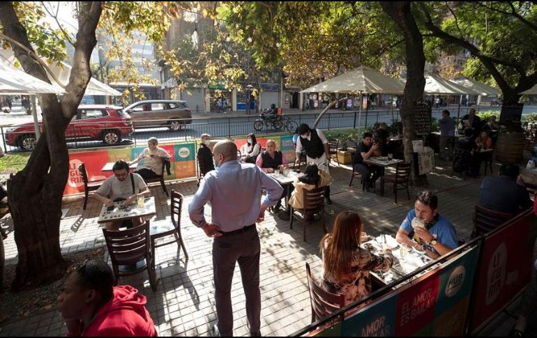 En Chile, 11.8 millones de personas ya han recibido la primera dosis de la vacuna contra el COVID-19. EFE/ARCHIVO