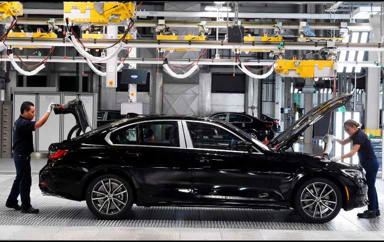 La tasa efectiva de impuestos que paga la industria automotriz por la fabricación de automóviles y camionetas es de 1.39 %. AFP/A. Estrella