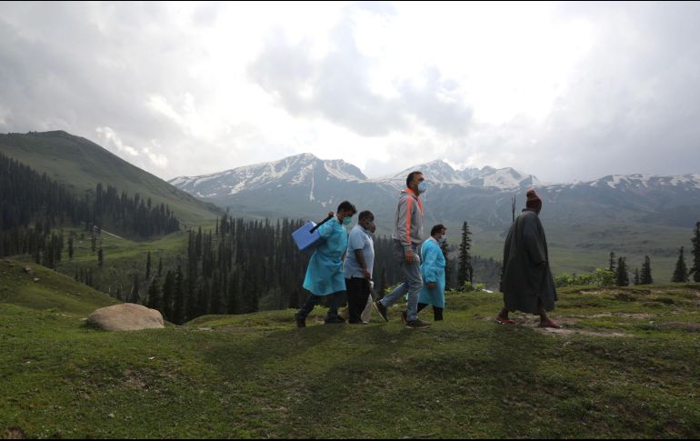 La India es el segundo país más afectado del mundo en términos absolutos por el coronavirus, solo por detrás de Estados Unidos, que cuenta con 33.5 millones de contagios según la Universidad Johns Hopkins. EFE / F. Khan