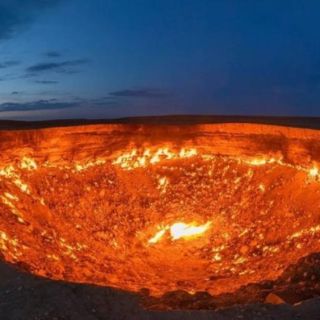 El misterio del cráter de Darvaza: ¿qué provoca el fuego de "las puertas del infierno"?