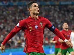 Ronaldo se convirtió en el primer jugador de la historia en disputar cinco fases finales de la Eurocopa y también es el que más encuentros ha jugado en el torneo continental. EFE/T. Illyes