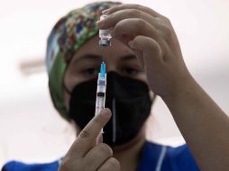 Para el recibimiento y traslado de las vacunas participaron 41 elementos del Ejército mexicano. EFE/A. Valdés