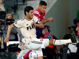 VELA. El mexicano anotó y asistió en el partido contra Dallas. AF