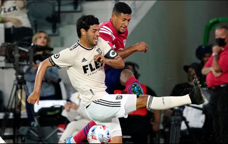 VELA. El mexicano anotó y asistió en el partido contra Dallas. AF