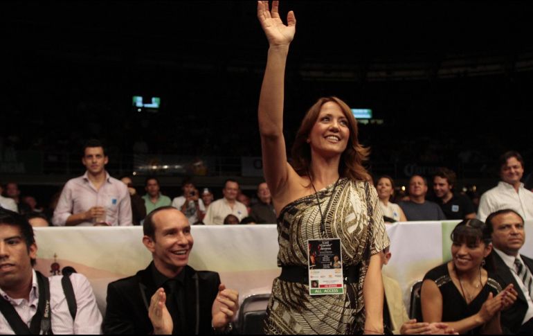 La pareja lleva 21 años de matrimonio y forman una familia con sus dos hijas.  EL INFORMADOR/ARCHIVO