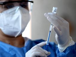 Para recibir la segunda dosis de la vacuna, se requiere llevar el comprobante de la primera dosis. AFP/ARCHIVO