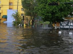 Recomiendan a la ciudadanía no exponerse y evitar cruzar zonas inundadas. EL INFORMADOR/ARCHIVO