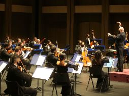 Con el 50% de aforo permitido, el público disfrutó la velada con la Orquesta Filarmónica de Jalisco (OFJ). EL INFORMADOR/G. Gallo