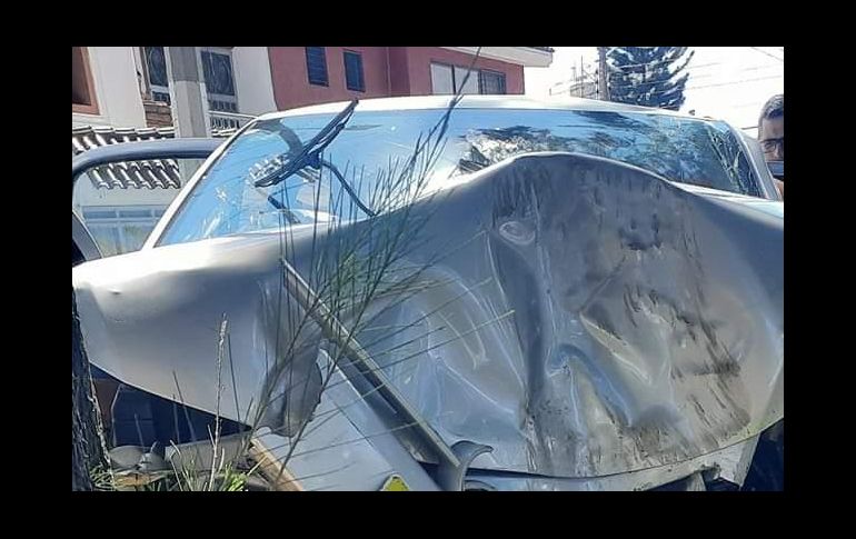 Al llegar al lugar, los patrulleros confirmaron que localizaron a un hombre de 47 años inconsciente dentro de un auto Volkswagen plata modelo 2009. ESPECIAL