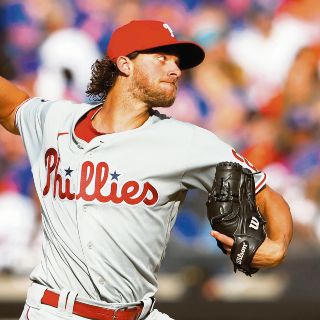 Aaron Nola iguala marca histórica de ponches consecutivos