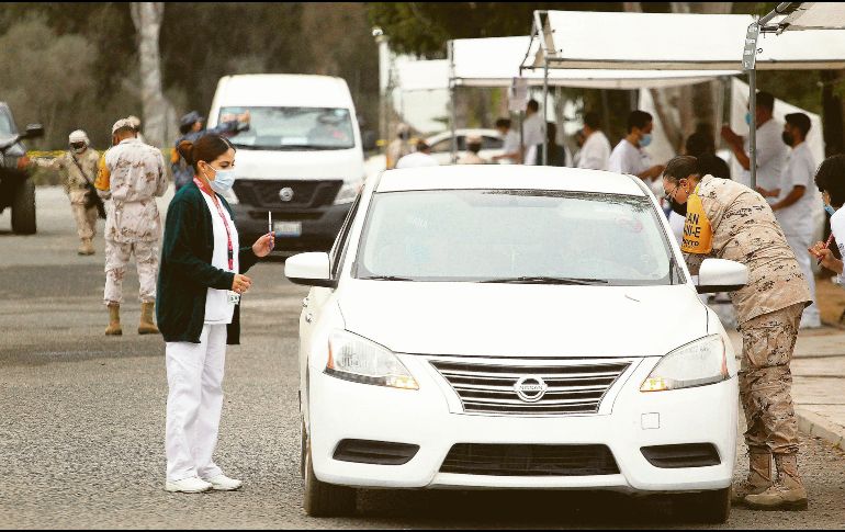 Elementos del Ejército y del Sector de la Salud aplican vacunas contra el coronavirus en  Ensenada. EFE/A. Zepeda
