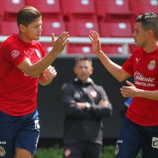 Chivas golea al Necaxa en partido de preparación