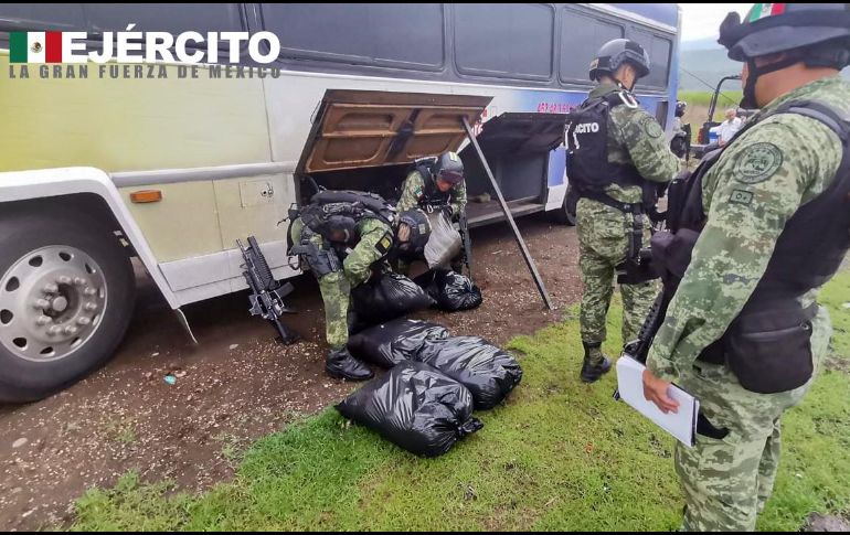Cabe aclarar que el transporte es de pasajeros y no cuenta con relación alguna con Morena, pues solo contaba con el rotulado presuntamente como propaganda electoral. TWITTER / @SEDENAmx