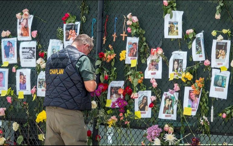 Un memorial instalado cerca de la zona del desplome recuerda a las más de 100 personas desaparecidas tras el accidente. EFE/C. Herrera