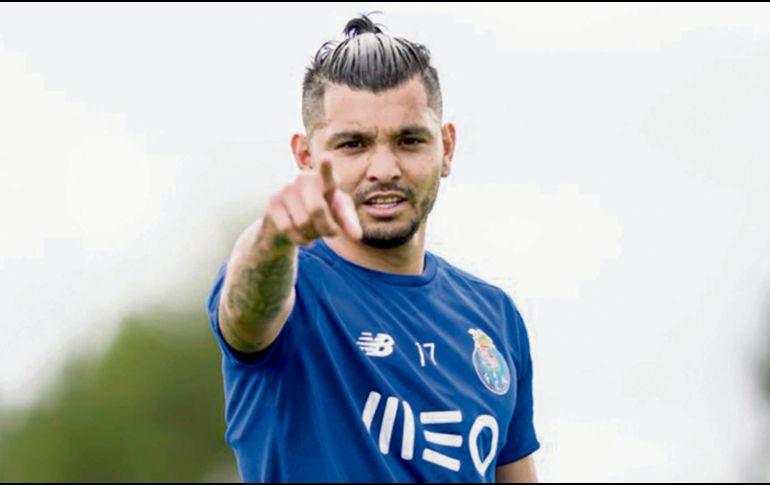 JESÚS CORONA. El volante de Porto, por cierto interesa al Sevilla español. FCPORTO