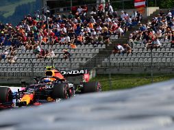“Checo” buscó subirse al podio a como diera lugar, luchó hasta el final y se quedó a menos de un segundo de alcanzar al tercer lugar. AFP / A. Isakovic