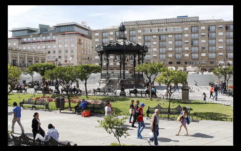 Además del hotel, los negocios aledaños también fueron desalojados. EL INFORMADOR / ARCHIVO