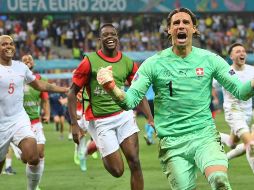 El arquero de Suiza, Yann Sommer hizo la atajada decisiva en el 10mo penal luego de que los nueve anteriores habían sido cobrados de manera exitosa. AFP / J. Setterfield