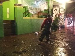 Por el nivel de agua alcanzado se habilitó un albergue ubicado en Jaluco, donde cuatro adultos decidieron pasar la noche. ESPECIAL /