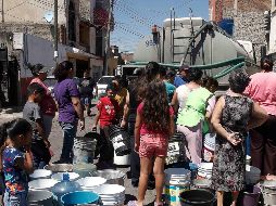 Ayer, el SIAPA seguía ofreciendo pipas a colonias como Mesa Colorada y Colomos Providencia. EL INFORMADOR/Archivo