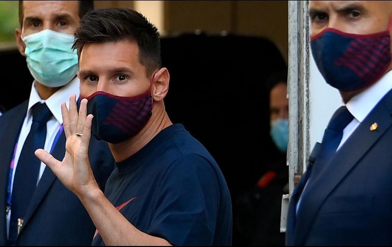 Con lo que percibe de sueldo Messi en un año podría comprar dos pasajes para irse en vuelo privado a la luna, valuado en 40 millones cada uno. AFP / ARCHIVO