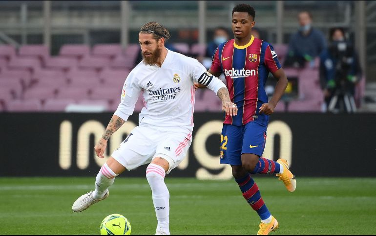 El Barcelona recibirá al Real Madrid el domingo 24 de octubre, en el Camp Nou. Mientras que los blancos serán anfitriones el 20 de marzo de 2022. AFP / ARCHIVO