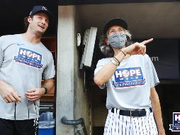 La señora de 70 años pudo formar parte del cuerpo técnico de los Yankees ante Angels, y lució una sonrisa en el rostro frente a miles de espectadores presentes en el estadio. TWITTER / @yankees