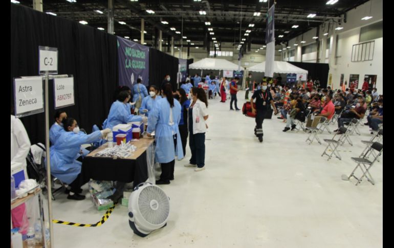 El macromódulo del auditorio Benito Juárez se pasó de aplicar ocho mil dosis de vacunas en las primeras jornadas a cerca de 20 mil al día de hoy. EL INFORMADOR/Y. Mora