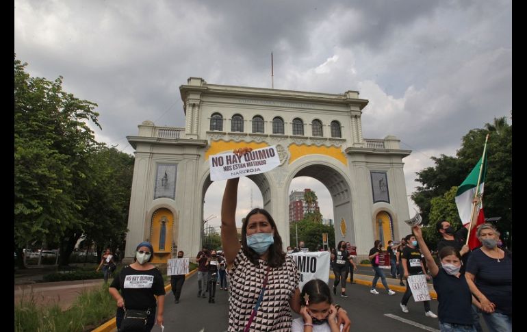 Con pancartas en mano que hacían alusión al desabasto, los asistentes expresaron su inconformidad ante la situación que se vive en el país y en el Estado. EL INFORMADOR/A. Camacho