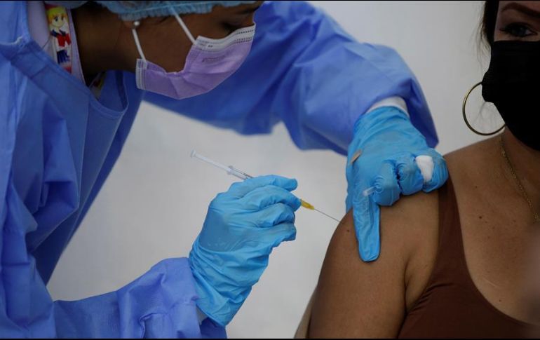 Hasta el momento, apenas se ha alcanzado un aproximado del 15% de la población jalisciense con el esquema completo de vacunación anticovid. EFE/B. Velasco