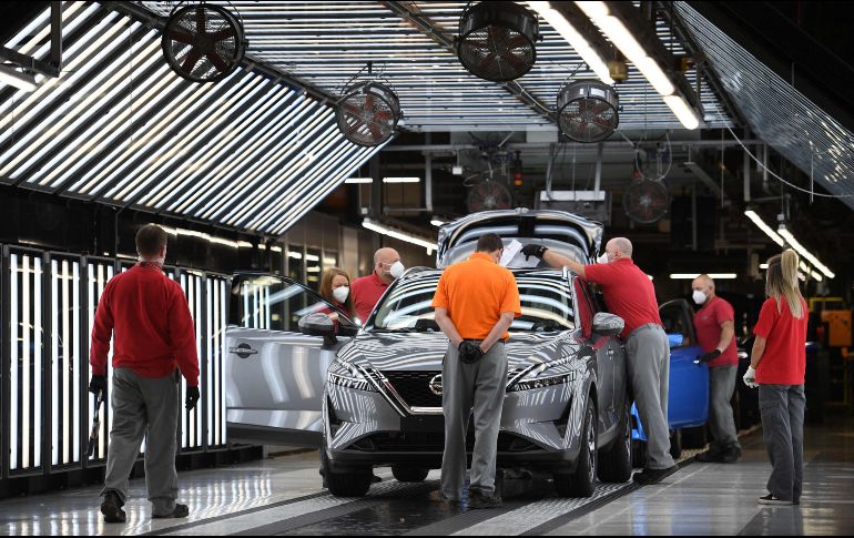 Nissan prevé invertir hasta 423 millones de libras (585 millones de dólares) en la fabricación de este vehículo totalmente eléctrico y las autoridades municipales de Sunderland aportarán el resto. AFP