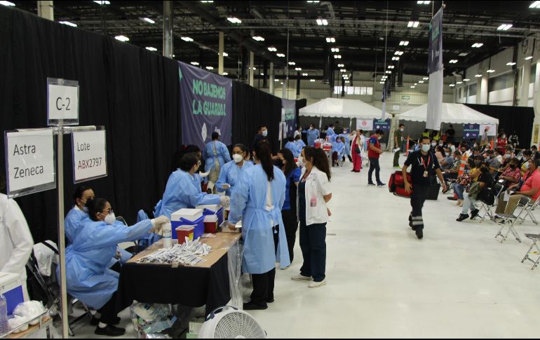 En la jornada de vacunación efectuada ayer participaron 60 trabajadores de salud. ESPECIAL/SSJ