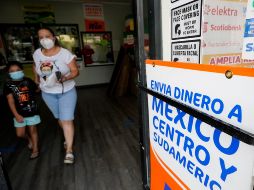 El Banco de México registró 12.3 millones de operaciones de remesas, el más alto para un mes similar, casi la totalidad por transferencias electrónicas. AP/ARCHIVO